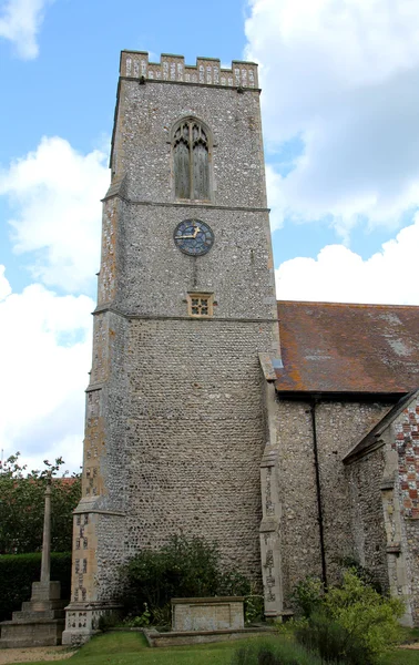 Église avec une tour . — Photo