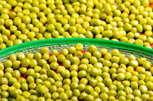 Nice display of many green lima beans. delicate layout over wooden surface — Stock Photo, Image