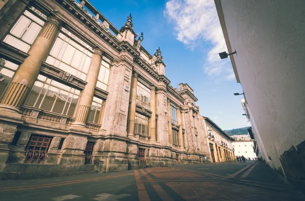 Central bank of Equator country, gripping old architecture — Stock Photo, Image