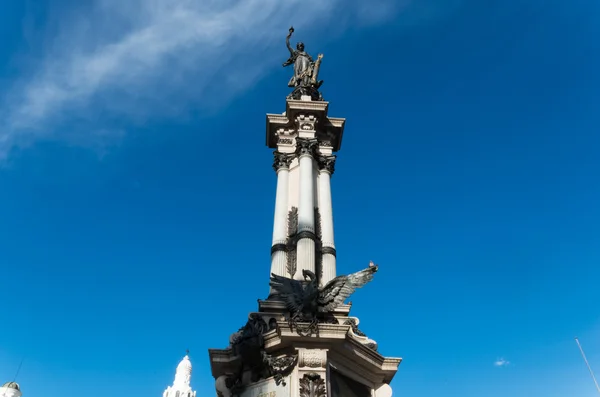 キト独立記念碑、これは位置していた独立正方形の中心に — ストック写真