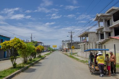 Muisne, Ekvator - 16 Mart 2016: Şehir merkezinde, Muisne city, Ekvator sahil