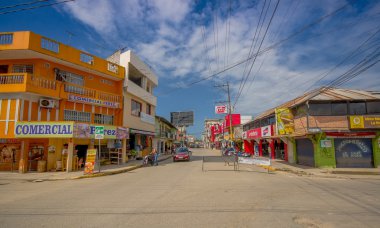 Atacames, Ekvator - 16 Mart 2016: Steet sahil kasabası Ecuadors Kuzey Pasifik kıyısında yer alan bir bakış. Esmeraldas eyaletinde yer almaktadır