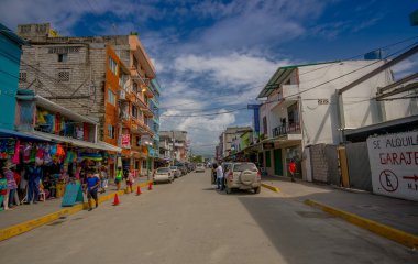 Atacames, Ekvator - 16 Mart 2016: Steet sahil kasabası Ecuadors Kuzey Pasifik kıyısında yer alan bir bakış. Esmeraldas eyaletinde yer almaktadır