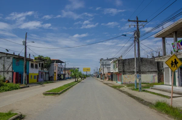 Muisne, Ecuador - 16 de marzo de 2016: Centro de la ciudad de Muisne, en la costa de Ecuador —  Fotos de Stock