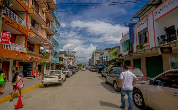 ATACAMES, ECUADOR - 16 martie 2016: Vedere în pas a orașului pe plajă situat pe coasta Pacificului de Nord. Acesta este situat în provincia Esmeraldas — Fotografie, imagine de stoc