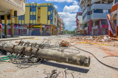 Portoviejo, Ekvador - 18 Nisan 2016: 7.8 şiddetindeki deprem sonrası etkiyi gösteren bina