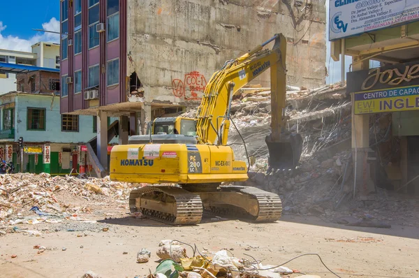 厄瓜多尔Portoviejo - April, 18, 2016：Rescue team making recovery efforts after 7.8 earthquake — 图库照片