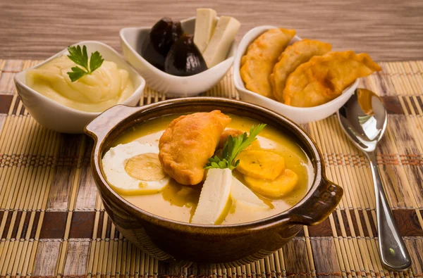 Elegant table setting with full serving of traditional fanesca soup and accessories — Stock Photo, Image