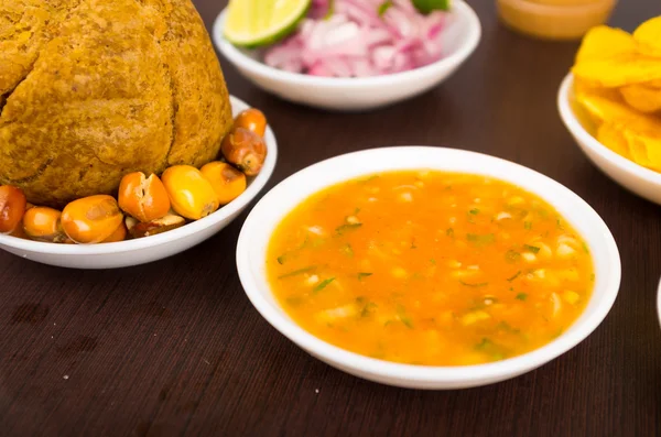 Alle ecuadorianischen Lebensmittel können mit dieser köstlichen würzigen Sauce gegessen werden, aji — Stockfoto