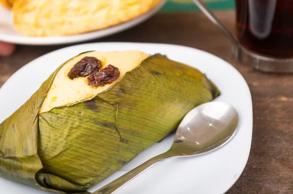 Quimbolito ready to eat, süßes Dessert traditionell aus Ecuador — Stockfoto