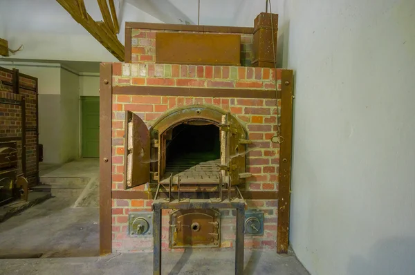 Dachau, Duitsland - 30 juli 2015: Bakstenen oven in crematorium gebouw tonen de gruwelijke realiteit van wat er is gebeurd in concentratiekampen — Stockfoto