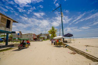 Muisne, Ekvator - 16 Mart 2016: Esmeraldas il kuzeybatı Ekvator güneybatısında bir sahil kasabası