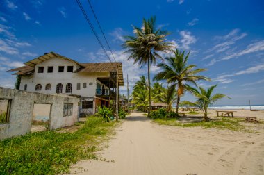 Muisne, Ekvator - 16 Mart 2016: Esmeraldas il kuzeybatı Ekvator güneybatısında bir sahil kasabası