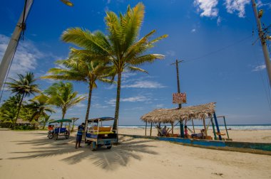 Muisne, Ekvator - 16 Mart 2016: Esmeraldas il kuzeybatı Ekvator güneybatısında bir sahil kasabası