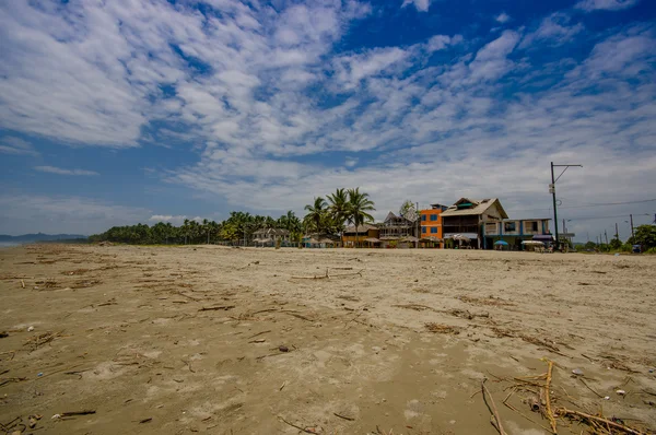 Muisne, Ecuador - 16 maart 2016: Een kustplaats in het zuidwesten van de provincie van Esmeraldas in het noordwesten van Ecuador — Stockfoto