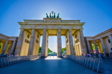 Berlin, Almanya - 06 Haziran 2015: Brandenburger kapısı kutlamaya hazır, Şampiyonlar Ligi final maçı.