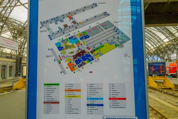 DESDREN, ALEMANIA - MARZO 23, 2016: Mapa de la estación principal y diferentes gares — Foto de Stock