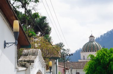 Quito Ekvador dışında bridgestone yol kubbe kule İspanyol aşağı sömürge lider ile büyüleyici köy bina