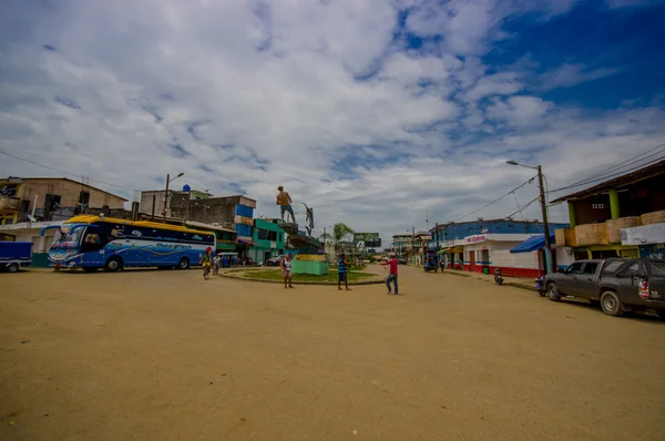 Muisne, Ecuador - 16 marzo 2016: Centro città di Muisne, piccola città affascinante situata nella costa settentrionale ecuadoriana — Foto Stock