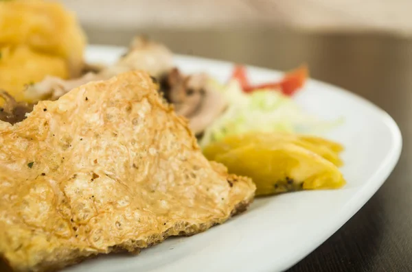 Traditional ecuadorian plate of pork hornado, elegant presentation on white plate, catering concept — Stock Photo, Image