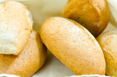 Yukarıda da görüleceği gibi sepet içinde yatan delicous ekmek buns yelpazesi