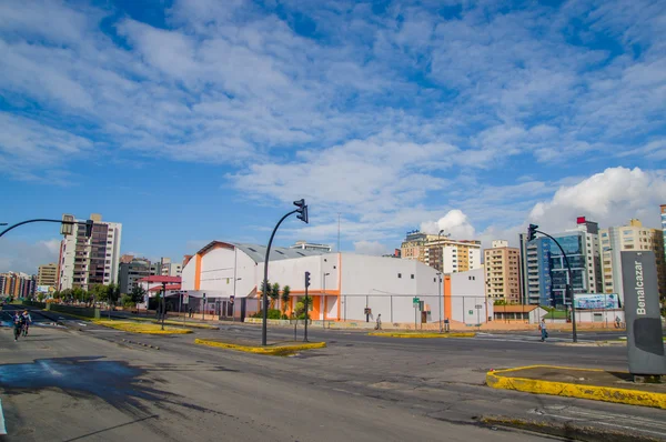 Quito, Ekvádor-7. července 2015: Benalcazarova střední škola v Quito, důležité vzdělávací centrum na severu města — Stock fotografie