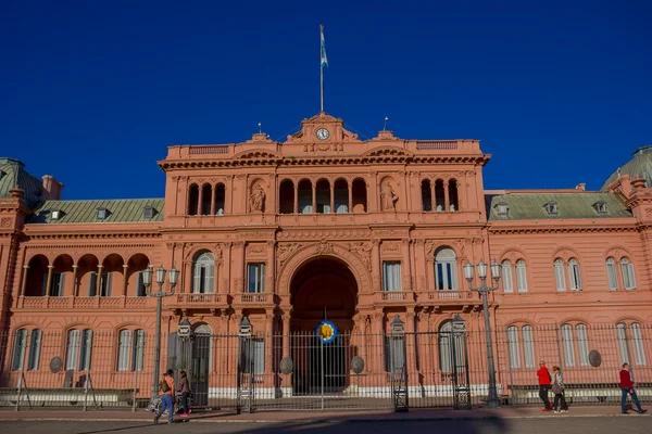 Buenos Aires, Argentina - 02 maj 2016: huvudentrén till casa rosada, namn av argentina regeringen hus — Stockfoto