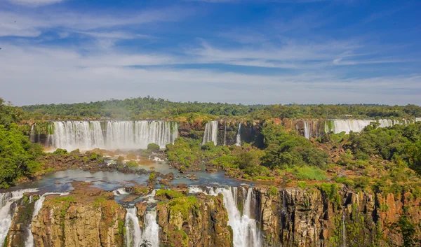 Iguazu, Brazília - 2016. május 14.: iguazu, amelyek a legnagyobb a világon, 275 vízesés vízesések — Stock Fotó