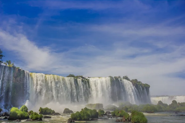 Iguazu, Brazília - 2016. május 14.: szép kilátás az alsó részén a vízesés brazil oldaláról — Stock Fotó