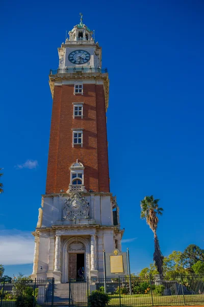 Buenos Aires, Argentína - május 02, 2016: torre monumentális is ismert, mint az angol torony egy hagyományos gyógy emlékmű található el retiro — Stock Fotó