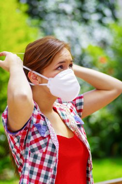 Derma giysiler peparing kendini çalışmaya kadınlarla