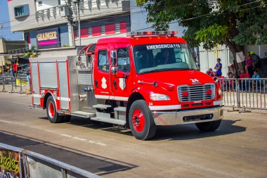 Kolombiya'da Firetruck en önemli folklor kutlama,