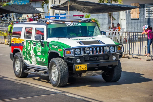 Rendőrségi autók járőröznek az utcákon Colombias előtt a legtöbb jelentőséggel — Stock Fotó