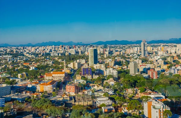 CURITIBA, BRASIL - 12 DE MAYO DE 2016: bonita vista del horizonte de la ciudad, curitiba es la octava ciudad más poblada de Brasil — Foto de Stock