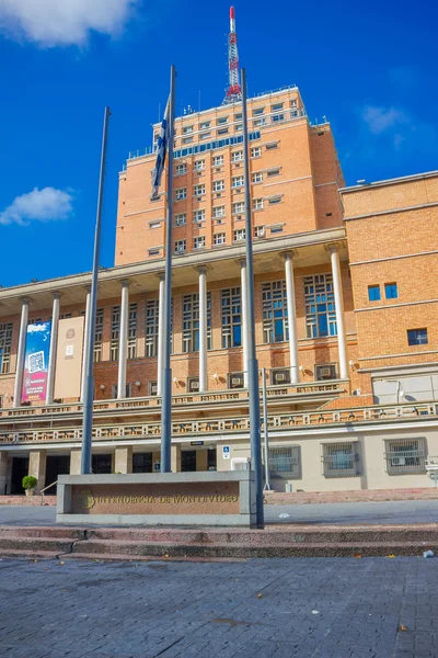 Montevideo, Uruguay - 04 Mayıs 2016: Belediye Binası montevideo olan ikinci ana aveneu uf içinde bulunan şehrin en yüksek binası — Stok fotoğraf