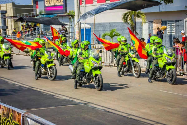 Policía montando motocicletas participan en Colombias más importan — Foto de Stock