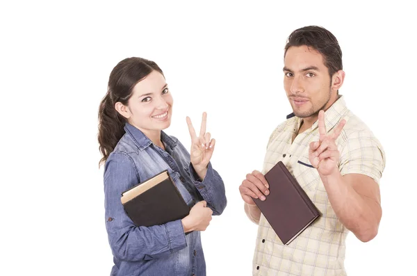 Paar van vrolijke gelukkig aantrekkelijke studenten houden boek — Stockfoto