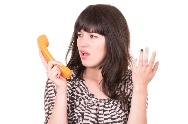 Hermosa mujer joven usando retro teléfono naranja — Foto de Stock