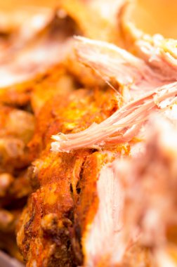 Ufalanmış domuz eti, ana yemek gibi görev yaptı. İyi bir et