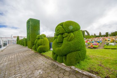 Tulcan, Ekvador - 3 Temmuz 2016: Mezarlıkta bulunan topiary bazı inkaik heykeller temsil eden birçok şekil vardır