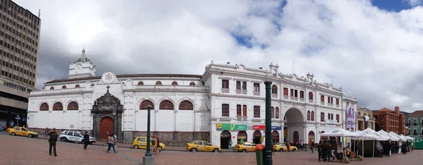 PASTO, COLOMBIA - JULY 3, 2016: pandangan panorama gereja di alun-alun pusat kota — Stok Foto