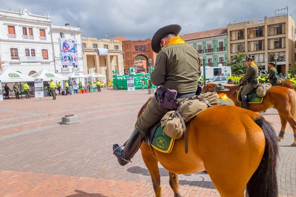 PASTO, COLOMBIA - JULY 3, 2016: police officers riding horses on the central square of the city — Stock Photo, Image
