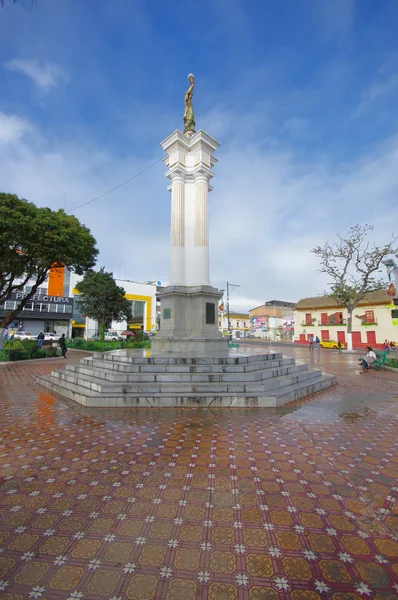 TULCAN, ECUADOR - 3 DE JULIO DE 2016: Monumento a la Independencia ubicado en el parque central de la ciudad —  Fotos de Stock
