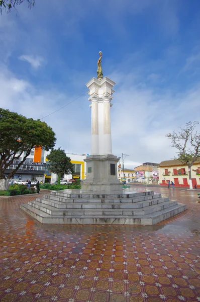 TULCAN, ECUADOR - JULY 3, 2016: independence monument in the middle of the central park of the city — Stock Photo, Image