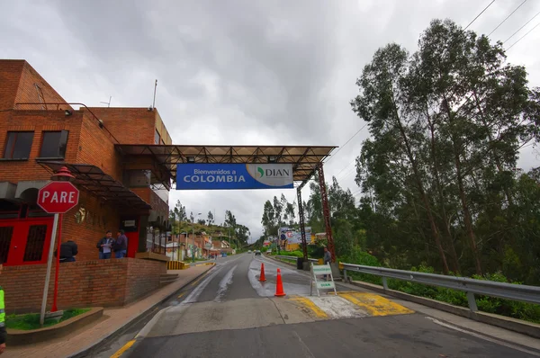 Tulcan, ecuador - 3. juli 2016: kontrollpunkt an der grenze zwischen ecuador und kolumbien — Stockfoto