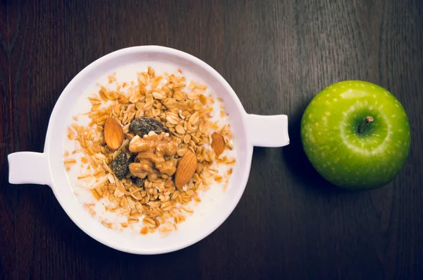 Frukost med frukt och pannkakor — Stockfoto