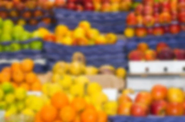 Selezione variopinta di frutta e verdura fresca deliziosa distribuita, effetto sfocato — Foto Stock