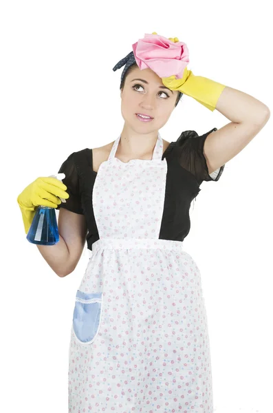 Menina jovem vestindo avental e segurando produtos de limpeza — Fotografia de Stock