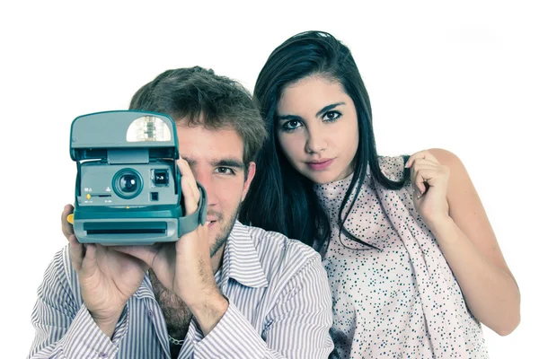 Primer plano de la hermosa chica y el hombre atractivo utilizando una cámara instantánea — Foto de Stock