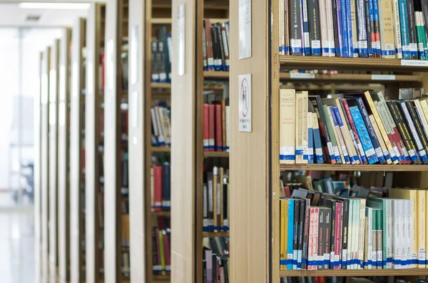 図書館の本棚 — ストック写真